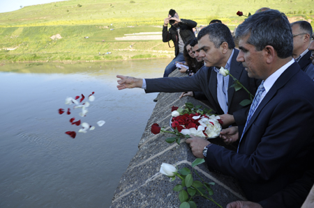 Diyarbakir Bar Association, Mayor's Office and Gomidas Institute Commemorate Armenian and Assyrian Genocide (23 April 2013)